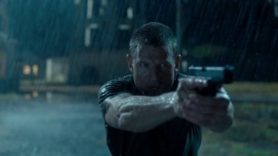 Image Strike Back (2010) 1