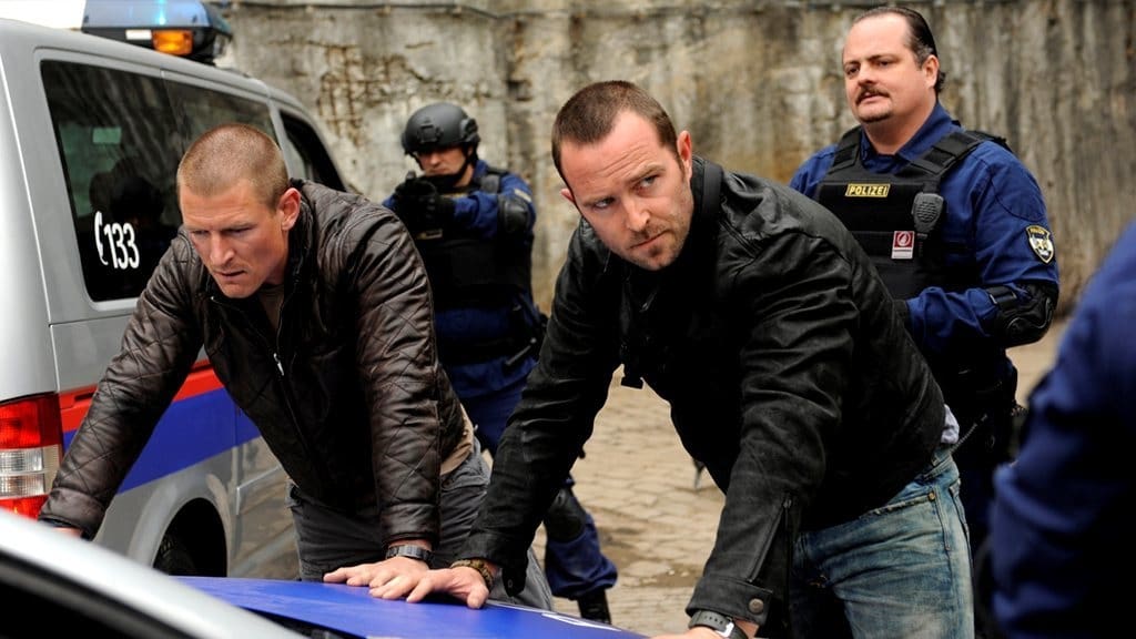 Image Strike Back (2010) 1